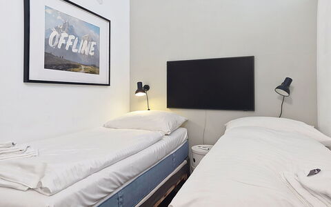 Franz Josef: Interior Design, Schlafzimmer, Wohnung, Bett, Bettrahmen, Bedding, Bettdecke, Decke, Bilderrahmen, Dekokissen