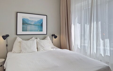 Franz Josef: Möbel, Bett, Interior Design, Schlafzimmer, Wand, Bedding, Bettdecke, Linens, Zimmer, Fussboden