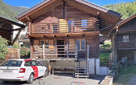 Perray 22: Haus, Hütte, Steigung, Balkon, Abstellgleis, Blockhaus, Veranda, Dorf, Treppe, Holz
