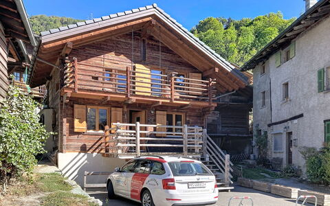 Perray 22: Haus, Tür, Hütte, Balkon, Abstellgleis, Blockhaus, Treppe