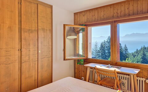 Valdemosa: Interior Design, Holz, Zimmer, Fussboden, Möbel, Flooring, Holzbeize, Decke, Hartholz, Vorhang