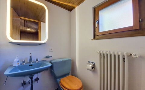 Valdemosa: Wand, Holz, Armatur, Bad Sink, Interior Design, Decke, Badezimmer, Sinken, Installation, Zapfhahn