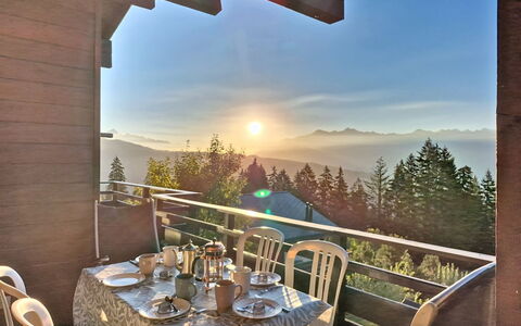 Valdemosa: Bergstation, Gebirge, Lärche, Alpen, Grat, Stuhl, Senke, Balkon, Eco Hotel