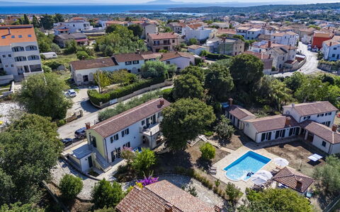 Istria Serenity: Gebäude, Wohngebiet, Haus, \Stadt, Nachbarschaft, Zuhause, Dach, Vorort, Menschliche Siedlung, Estate