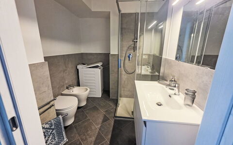 Due Passi: Flooring, Fussboden, Armatur, Installation, Badezimmer, Zimmer, Zapfhahn, Sinken, Toilette, Fliese