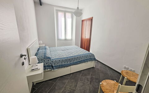 Due Passi: Bett, Schlafzimmer, Fussboden, Bettdecke, Flooring, Holz, Bedding, Interior Design, Möbel, Linens