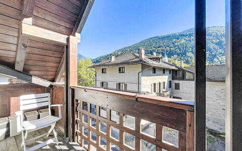Dorian: Gebirge, Balkon, Bergdorf, Alpen, Abstellgleis