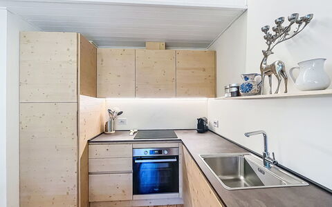 Dorian: Küche, Flooring, Holz, Countertop, Fussboden, Interior Design, Cabinetry, Möbel, Decke, Spüle