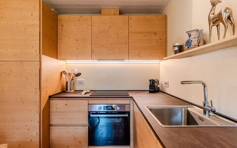 Dorian: Küche, Countertop, Holz, Flooring, Cabinetry, Interior Design, Spüle, Möbel, Sinken, Küchengerät