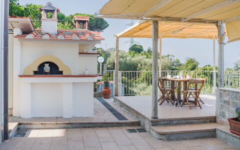 L'Edera e Il Mare: Balkon, Schatten, Outdoor Struktur, Veranda, Hazienda, Zimmerpflanze, Zaun, Villa, Geländer, Blumentopf