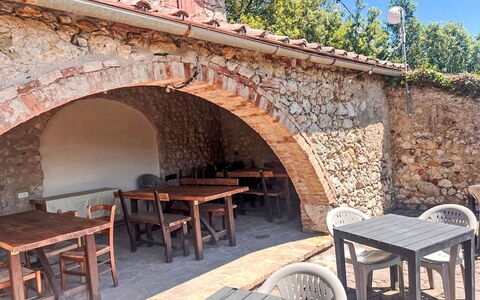 Villa Monti: Tisch Im Freien, Restaurant, Gartenmöbel, Küche & Esszimmer Tisch, Schatten, Hazienda, Stuhl, \Arkade, Terrasse, Steinwand
