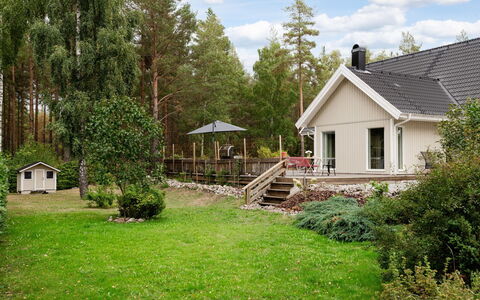 Björkfjärden: Baum, Gras, Haus, Strauch, Hütte, Garten, Zuhause, Grundstueck, Ground