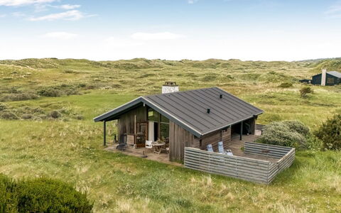 Anita - 400M from the Sea: Gras, Hütte, Wiese, Haus, Dach, Grundstueck, Ländliches Gebiet, Zuhause, Hütte, Prärie