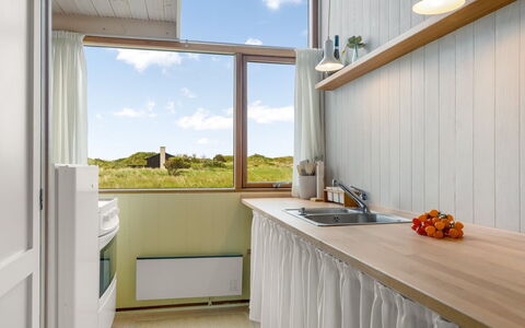 Anita - 400M from the Sea: Interior Design, Holz, Flooring, Decke, Fussboden, Küche, Countertop, Zimmer, Holzbeize, Cabinetry