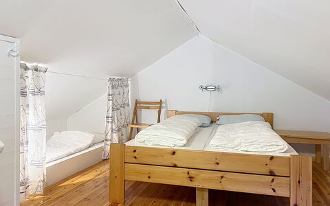 Nonstuo: Möbel, Interior Design, Bett, Holz, Fussboden, Schlafzimmer, Flooring, Decke, Zimmer, Beleuchtung