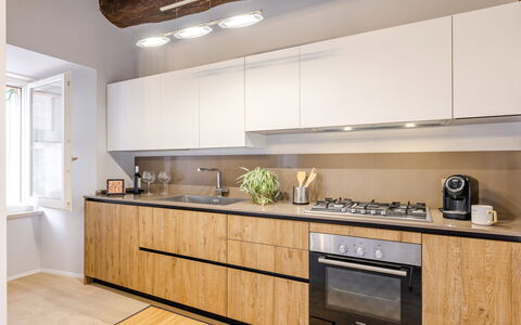 La Casa in Centro: Küche, Countertop, Interior Design, Cabinetry, Möbel, Küchengerät, Holz, Flooring, Major Appliance, Haushaltsgerät