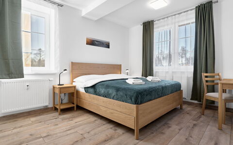 Kovářská 543: Bett, Möbel, Schlafzimmer, Flooring, Interior Design, Fussboden, Bedding, Holz, Holzboden, Bettdecke