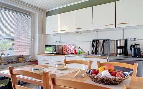 Meyer: Möbel, Küche, Küchengerät, Interior Design, Major Appliance, Countertop, Holz, Flooring, Decke, Cabinetry