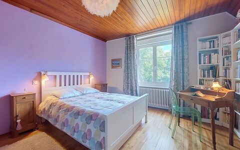 Ty Kernallec: Gartenmöbel, Strauch, Haus, Tisch Im Freien, Möbel, Zuhause, Garten, Rasen, Hinterhof, Estate