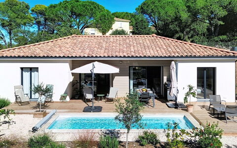 Villa Anglada: Gartenmöbel, Strauch, Haus, Tisch Im Freien, Möbel, Zuhause, Garten, Rasen, Hinterhof, Estate