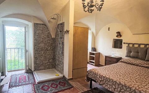 Giulia: Gartenmöbel, Strauch, Haus, Tisch Im Freien, Möbel, Zuhause, Garten, Rasen, Hinterhof, Estate