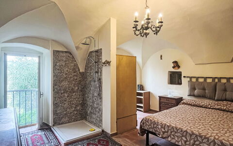 Giulia: Gartenmöbel, Strauch, Haus, Tisch Im Freien, Möbel, Zuhause, Garten, Rasen, Hinterhof, Estate