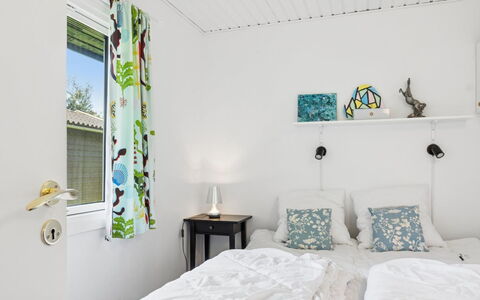 Tordis - 675M from the Sea: Wand, Möbel, Interior Design, Schlafzimmer, Bett, Linens, Textil, Bettdecke, Bedding, Fussboden