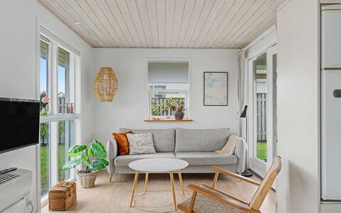 Swening - 50M from the Sea: Möbel, Interior Design, Flooring, Fussboden, Holz, Decke, Holzboden, Wohnzimmer, Zuhause, Tabelle