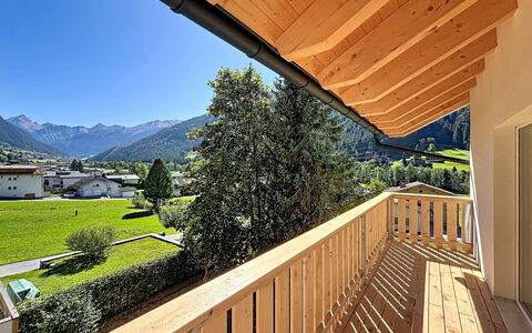 Gortipohl 625: Gebirge, Balkon, Veranda, Schatten, Senke, Grat, Alpen, Holzbeize, Eco Hotel, Geländer