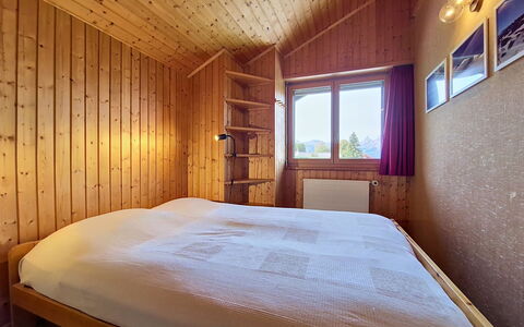 Domino C D-1: Interior Design, Schlafzimmer, Bett, Wand, Holz, Flooring, Decke, Fussboden, Zimmer, Bettdecke