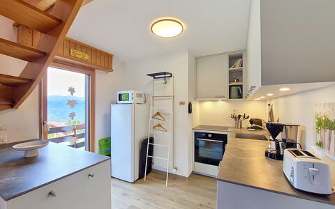 Domino C D-1: Interior Design, Flooring, Möbel, Küche, Holz, Fussboden, Major Appliance, Countertop, Decke, Zimmer