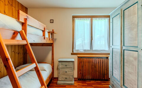 Calvet: Interior Design, Möbel, Holz, Flooring, Fussboden, Zimmer, Decke, Schlafzimmer, Bett, Holzbeize