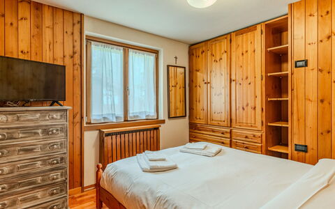 Calvet: Bett, Schlafzimmer, Holz, Bettdecke, Interior Design, Möbel, Bedding, Fussboden, Flooring, Zimmer