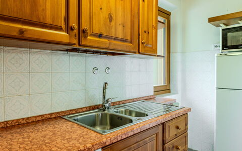 Calvet: Holz, Küche, Interior Design, Flooring, Countertop, Cabinetry, Sinken, Spüle, Armatur, Zapfhahn