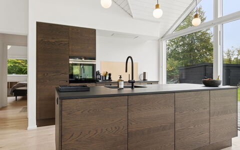 Felicita - 800M from the Sea: Flooring, Möbel, Küche, Interior Design, Countertop, Fussboden, Cabinetry, Holzboden, Küchengerät, Haushaltsgerät