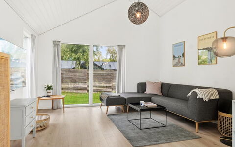 Felicita - 800M from the Sea: Flooring, Holz, Holzboden, Fussboden, Möbel, Interior Design, Wohnzimmer, Laminatboden, Couch, Zuhause