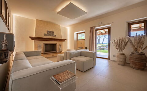 Poggio Ambrato 18, Emma Villas: Interior Design, Flooring, Fussboden, Holz, Möbel, Decke, Zimmer, Zuhause, Wohnzimmer, Beleuchtung