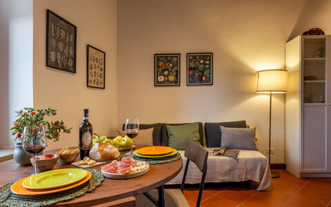 La Veduta - la Finestra su Castelfalfi: Möbel, Interior Design, Wand, Flooring, Holz, Fussboden, Zimmer, Decke, Beleuchtung, Orange