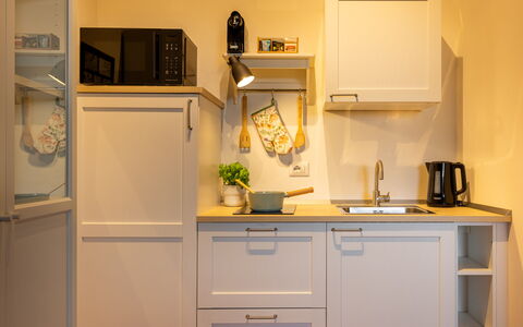 La Veduta - la Finestra su Castelfalfi: Küche, Interior Design, Cabinetry, Küchengerät, Major Appliance, Countertop, Zimmer, Regale, Schrank, Regal