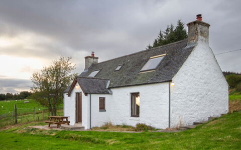 Achtuie Cottage