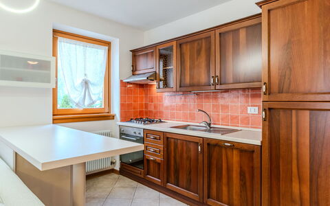 Casa del Masanel: Cabinetry, Küche, Interior Design, Holz, Flooring, Countertop, Major Appliance, Möbel, Küchengerät, Fussboden