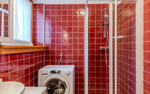 Casa del Masanel: Armatur, Flooring, Interior Design, Fussboden, Badezimmer, Fliese, Installation, Decke, Zapfhahn, Verbundwerkstoff