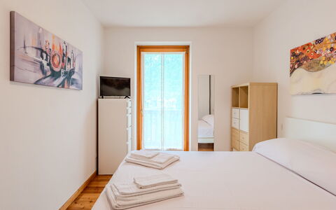 Casa del Masanel: Holz, Interior Design, Fussboden, Wohnung, Zimmer, Holzboden, Holzbeize, Hartholz, Bett, Schlafzimmer