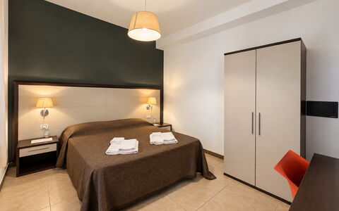 Casa Scirocco: Interior Design, Möbel, Fussboden, Flooring, Bett, Decke, Zimmer, Schlafzimmer, Bettrahmen, Bettdecke