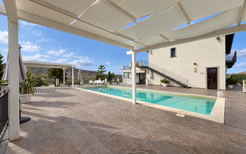 Casa Scirocco: Schwimmbad, Verbundwerkstoff, Schatten, Resort, Fliese, Gartenmöbel, Outdoor Struktur, Eco Hotel, Flagstone, Villa