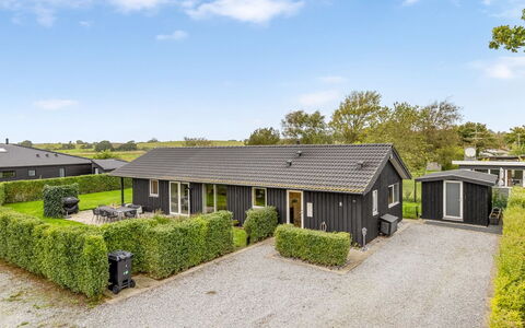 Ellanor - 100M from the Sea: Möbel, Interior Design, Flooring, Fussboden, Wand, Couch, Holz, Wohnzimmer, Zimmer, Zuhause