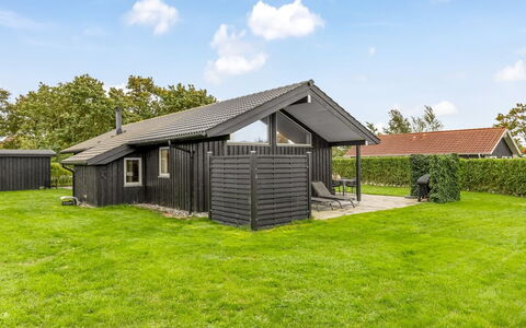 Ellanor - 100M from the Sea: Möbel, Interior Design, Flooring, Fussboden, Wand, Couch, Holz, Wohnzimmer, Zimmer, Zuhause