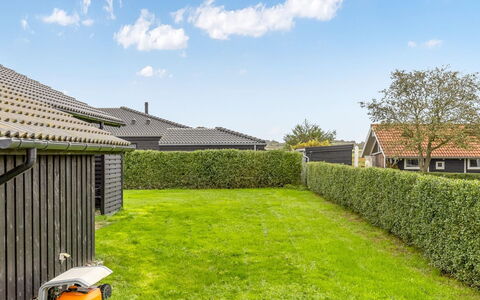 Ellanor - 100M from the Sea: Möbel, Interior Design, Flooring, Fussboden, Wand, Couch, Holz, Wohnzimmer, Zimmer, Zuhause
