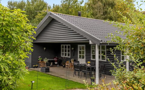Bennek - 500M from the Sea: Möbel, Interior Design, Flooring, Fussboden, Wand, Couch, Holz, Wohnzimmer, Zimmer, Zuhause