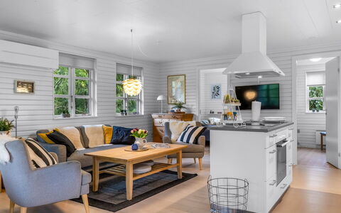 Bennek - 500M from the Sea: Möbel, Interior Design, Flooring, Fussboden, Wand, Couch, Holz, Wohnzimmer, Zimmer, Zuhause